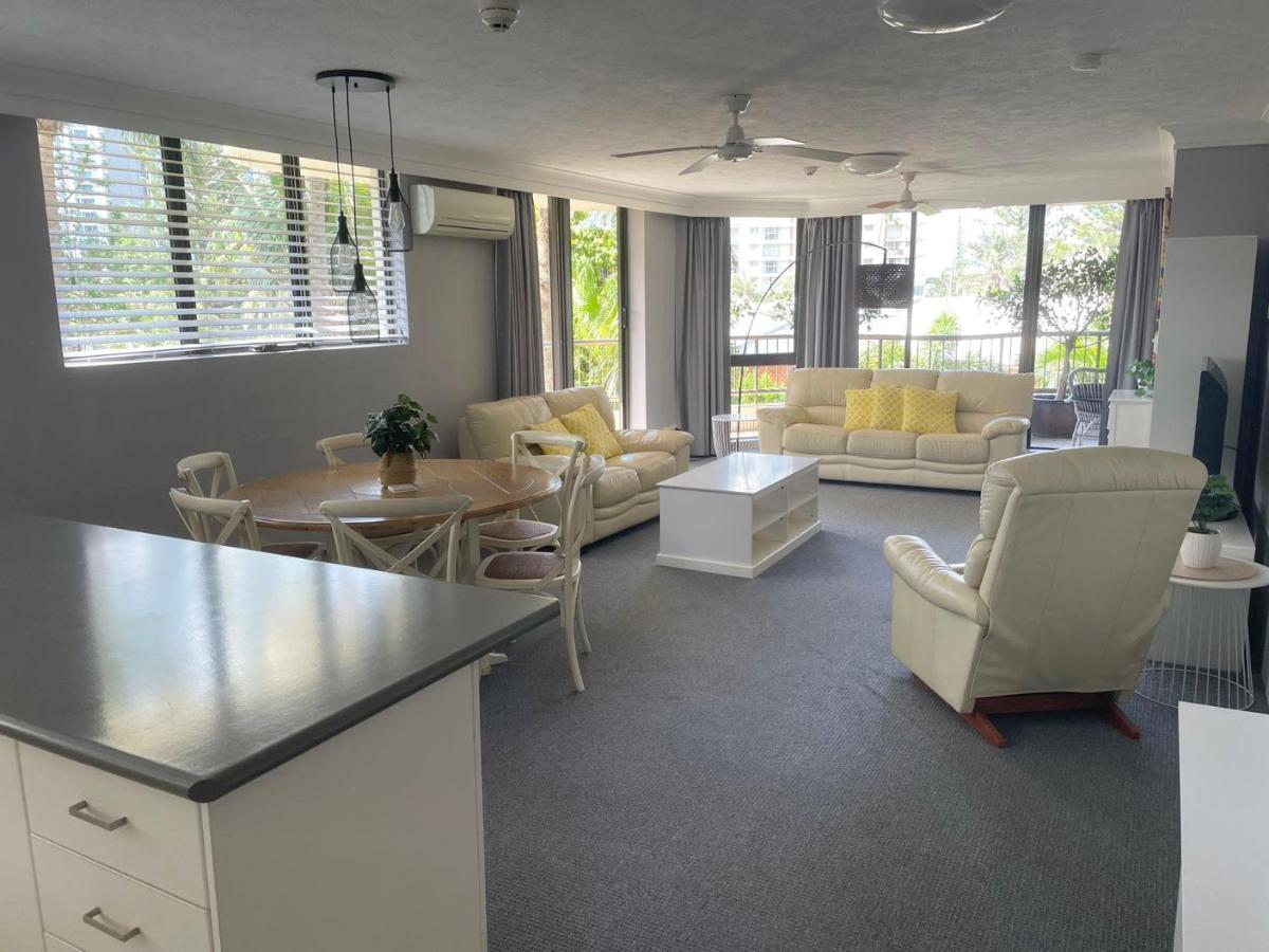 Aristocrat Apartments Gold Coast Extérieur photo