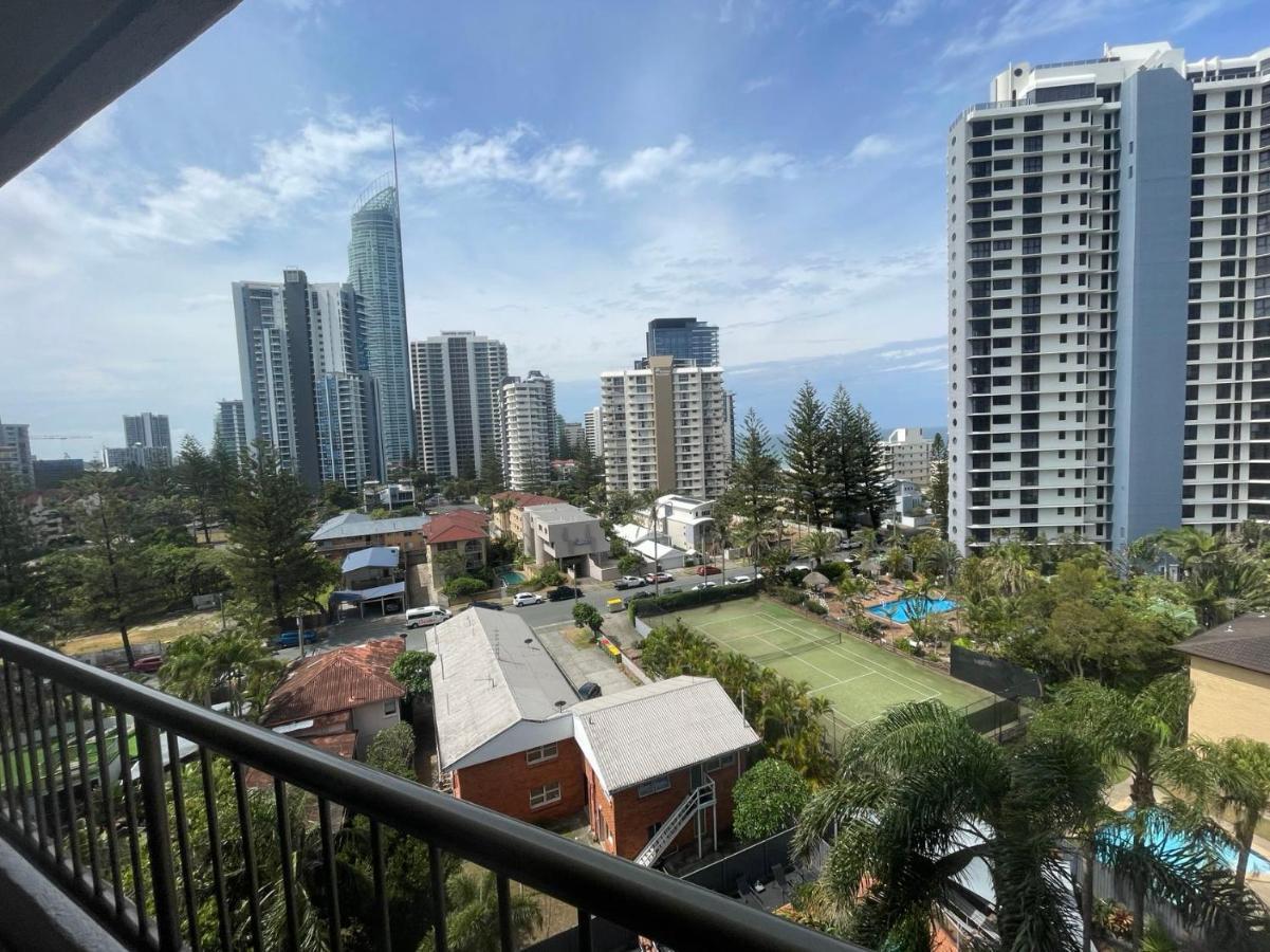 Aristocrat Apartments Gold Coast Extérieur photo
