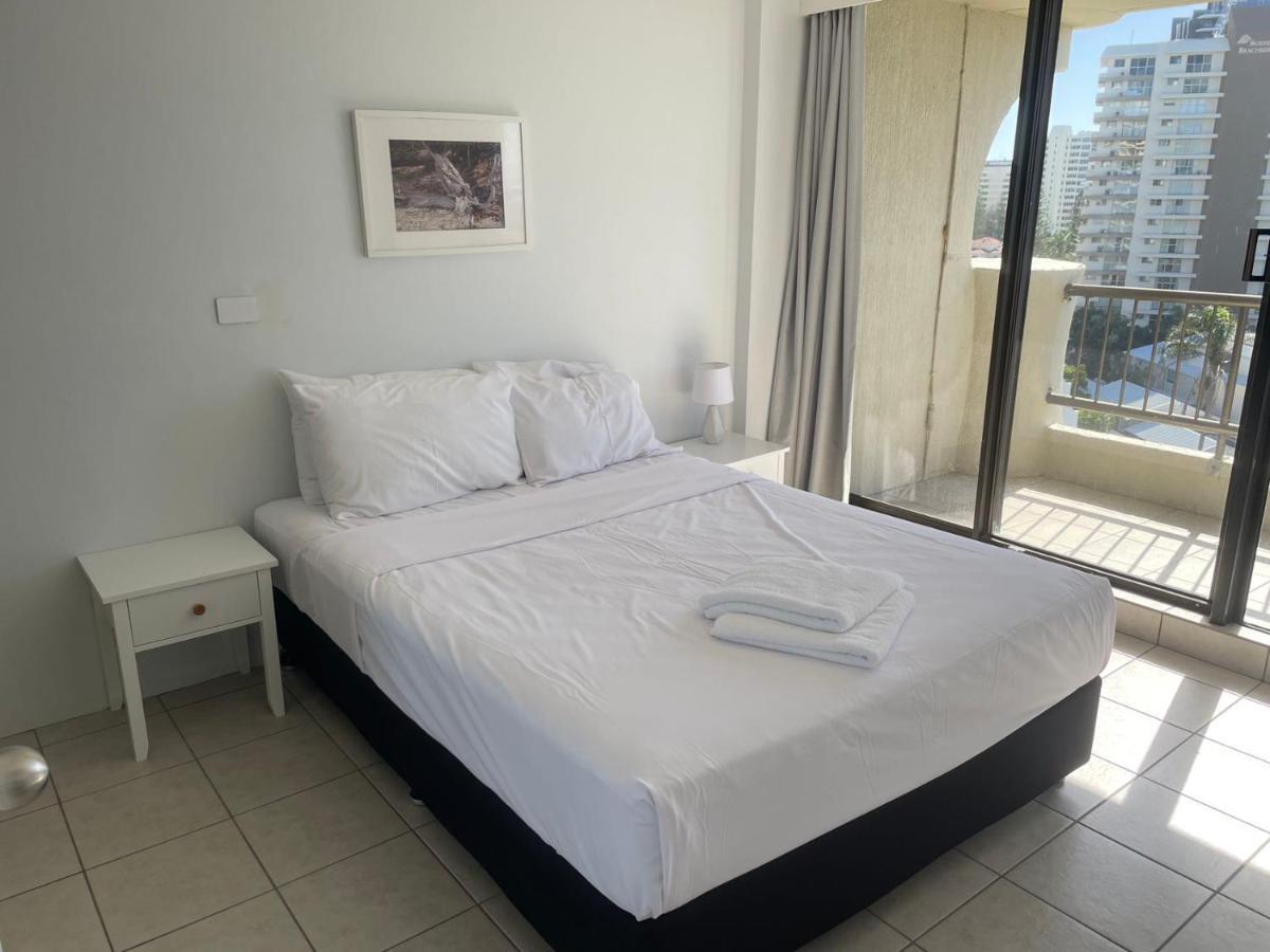 Aristocrat Apartments Gold Coast Extérieur photo