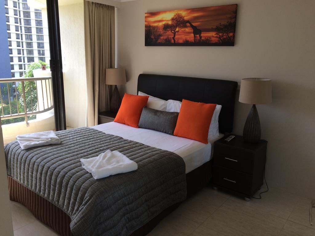 Aristocrat Apartments Gold Coast Extérieur photo