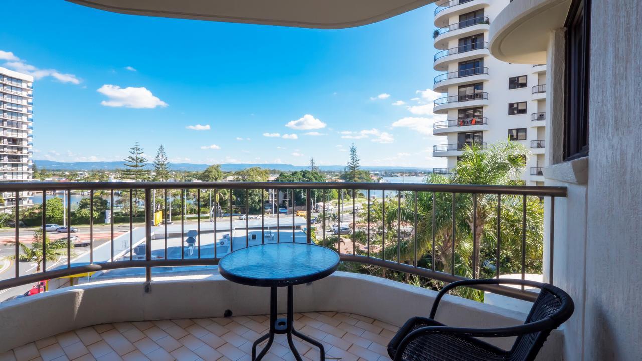 Aristocrat Apartments Gold Coast Extérieur photo