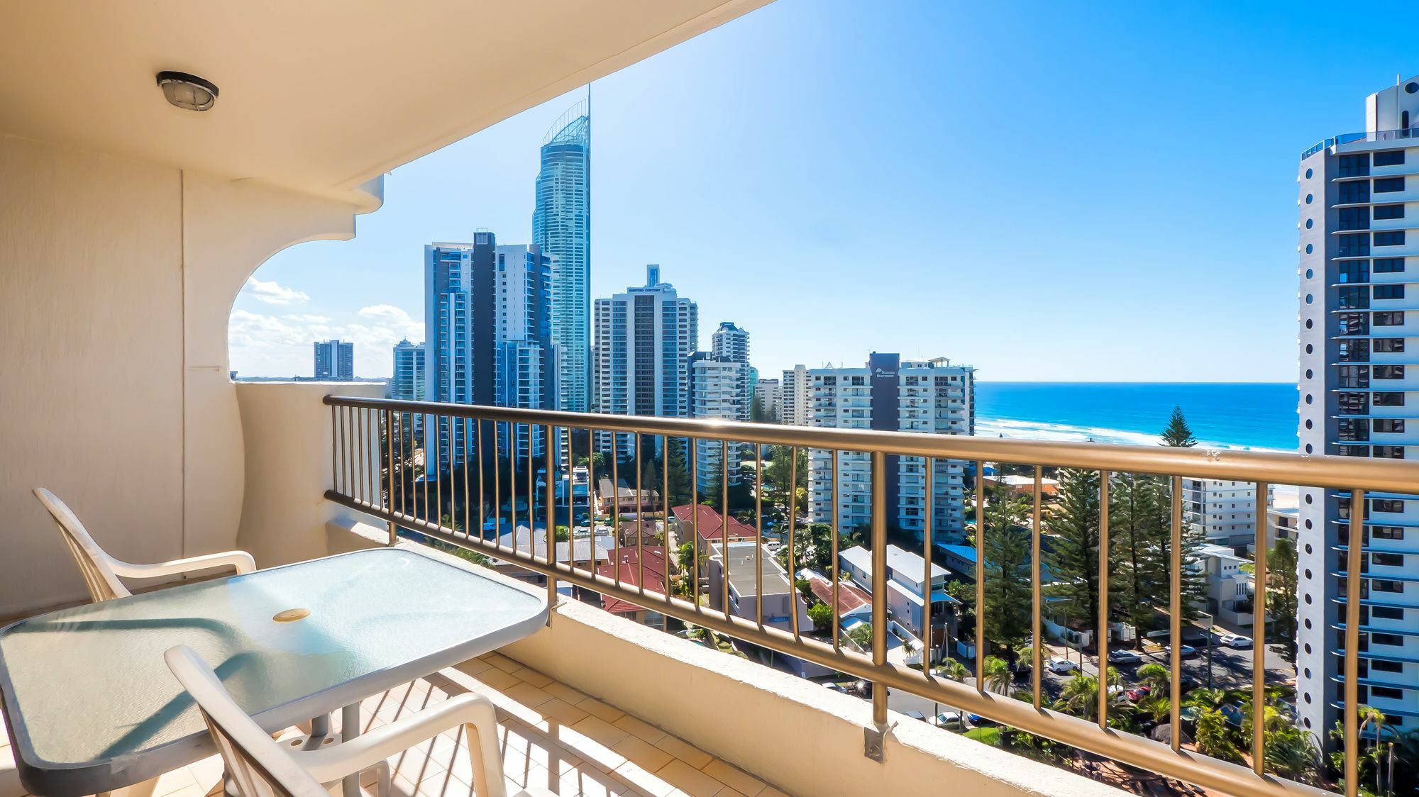 Aristocrat Apartments Gold Coast Extérieur photo